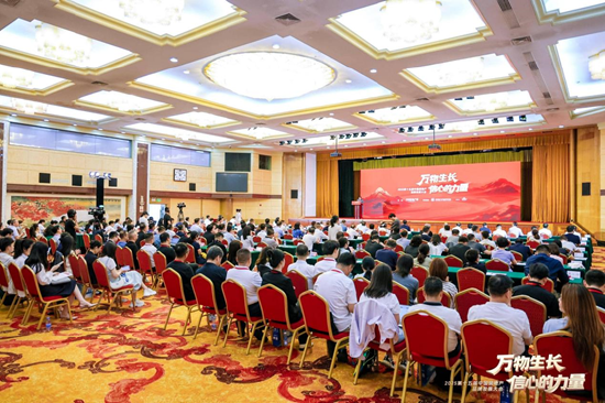 配资论坛平台查询 这场房地产大会，传递重要信号！——2025第十五届中国城市发展及房地产创新大会召开